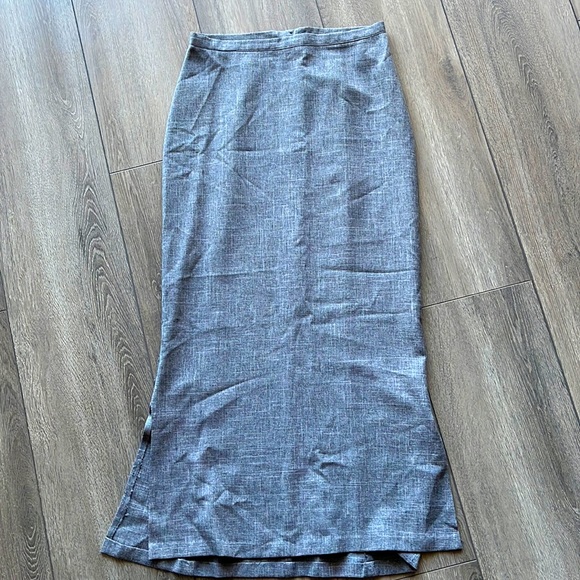 LE CHATEAU | Grey Long Skirt with Slit - Picture 1 of 3